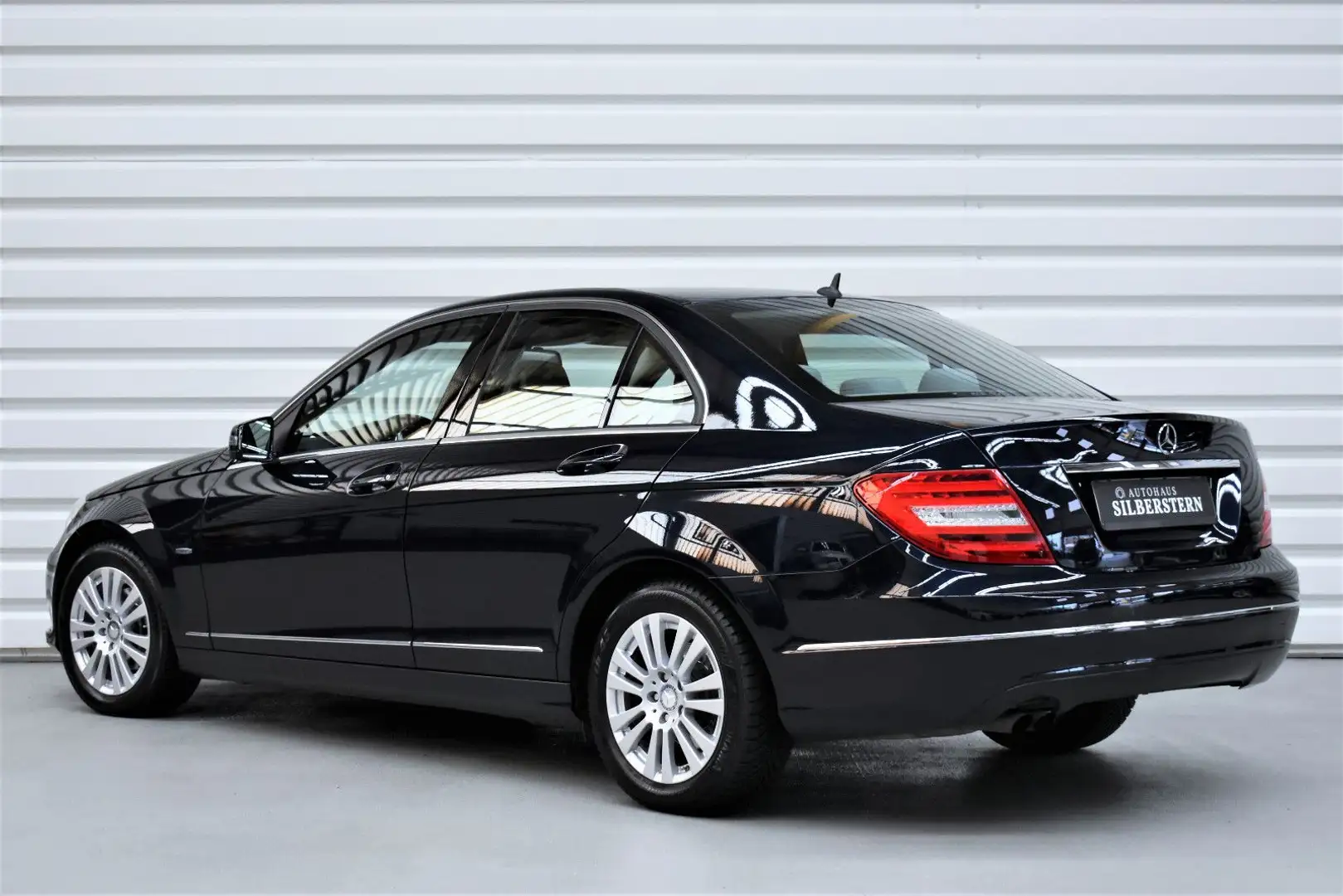 Mercedes-Benz C 180 CGI BlueEfficiency+Aut.+Navi+Cavansitblau Blau - 2