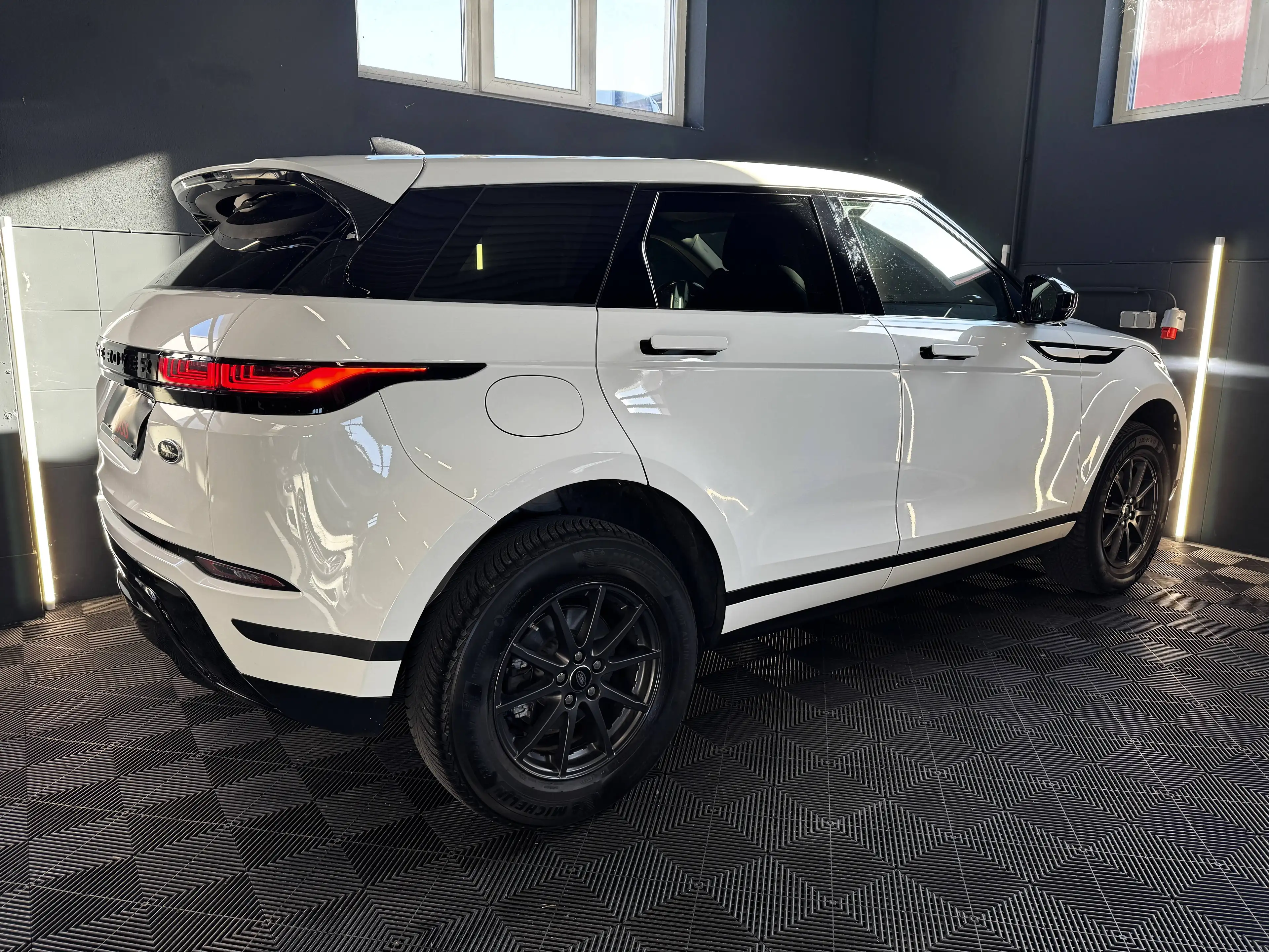 Land Rover Range Rover Evoque 2,0 D150 AWD Aut. 1.Besitz/Led/Kamera/Leder/Winter-Paket — photo 8