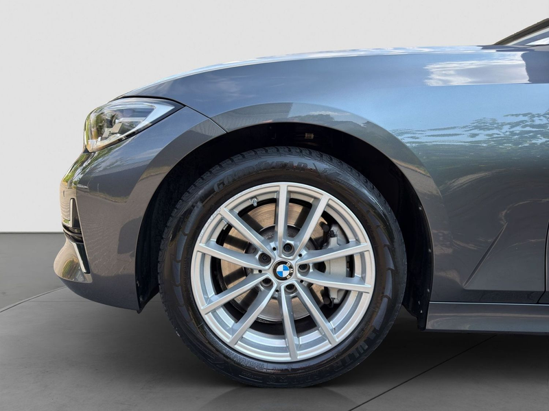 BMW 330 i Luxury Line Panorama NaviProf ACC LED HiFi — photo 9