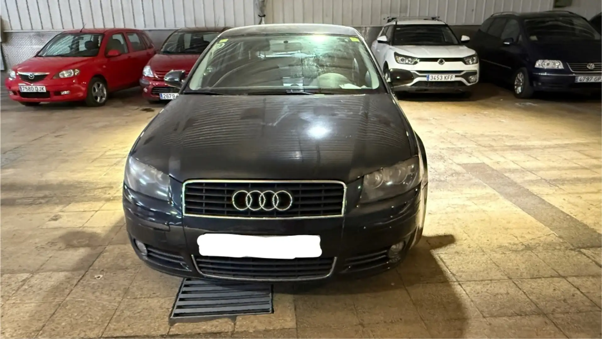 Audi A3 2.0 FSI Attraction Schwarz - 1