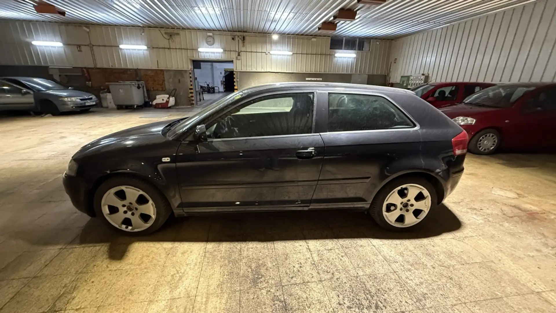 Audi A3 2.0 FSI Attraction Schwarz - 2