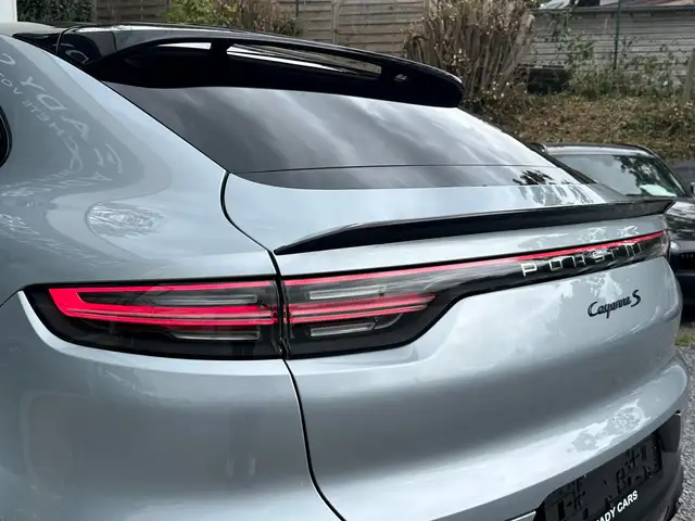 Porsche Cayenne view 8