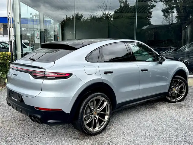 Porsche Cayenne view 6