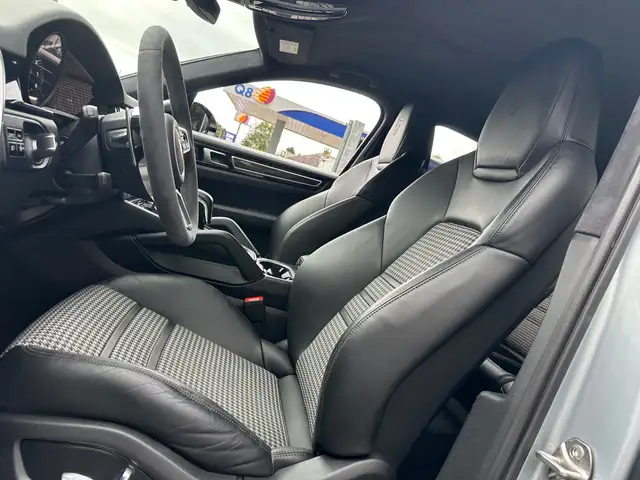 Porsche Cayenne view 12