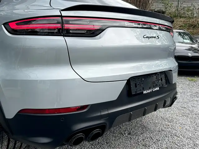 Porsche Cayenne view 9