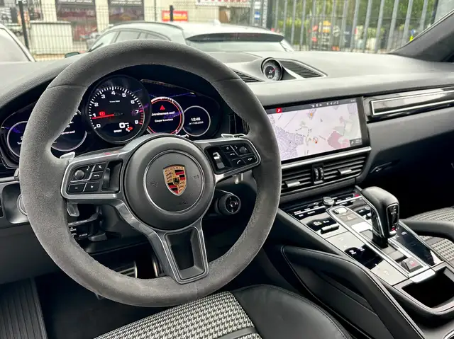 Porsche Cayenne view 11