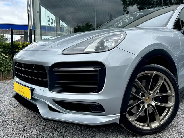 Porsche Cayenne view 2