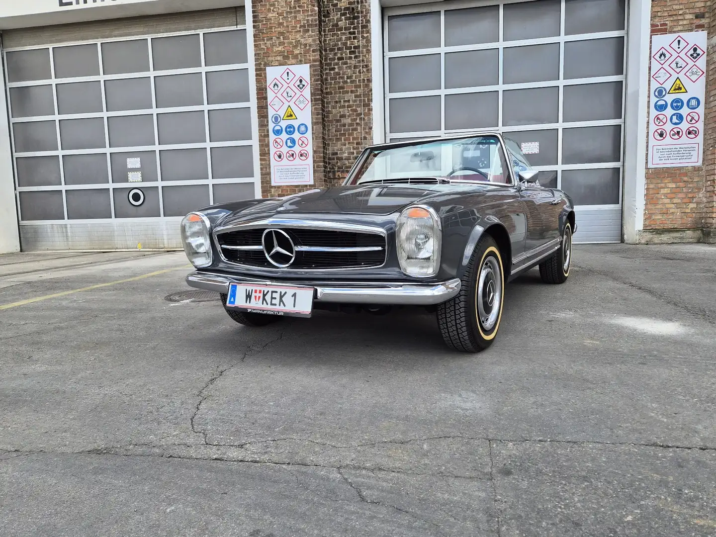 Mercedes-Benz W 114/115 Strich-Acht Mercedes-Benz 280 SL W113 Pagode Automatik Cabrio Grau - 2