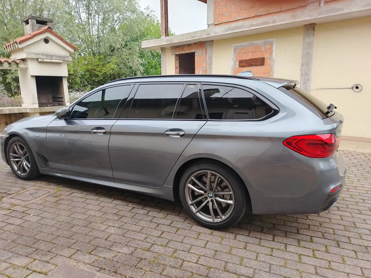 BMW 520 520d Touring xdrive Msport auto - 1