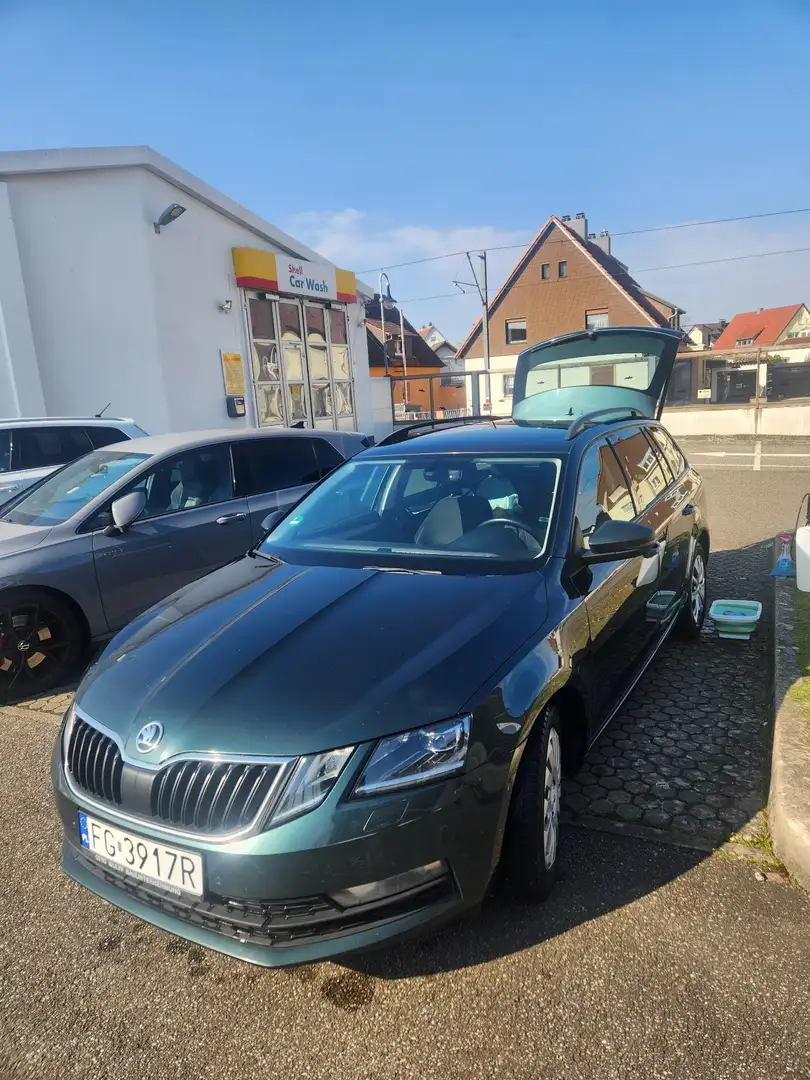 Skoda Octavia Combi 2.0 TDI DSG Ambition - 1