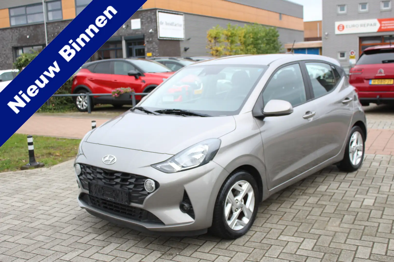 Hyundai i10 1.0 Airco-Cruise-Navi-Camera-Carplay 12 Maanden Bo Beige - 1