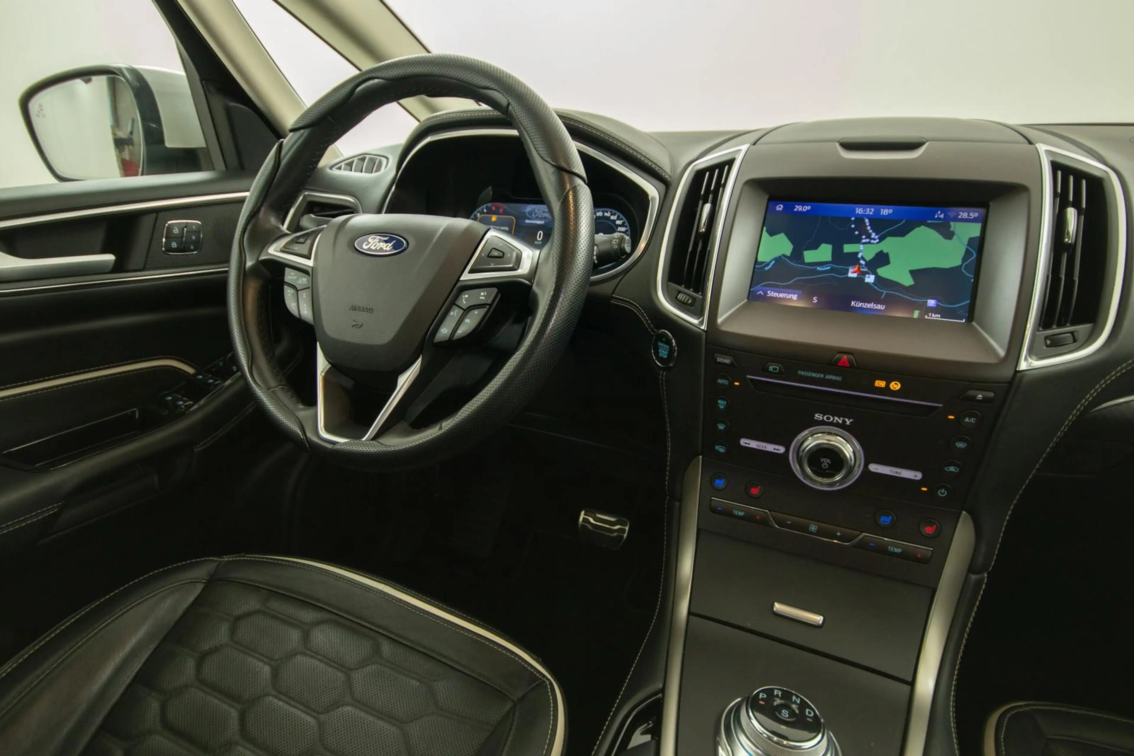 Ford S-Max S-MAX Vignale Kamera Leder Pano ACC — photo 9