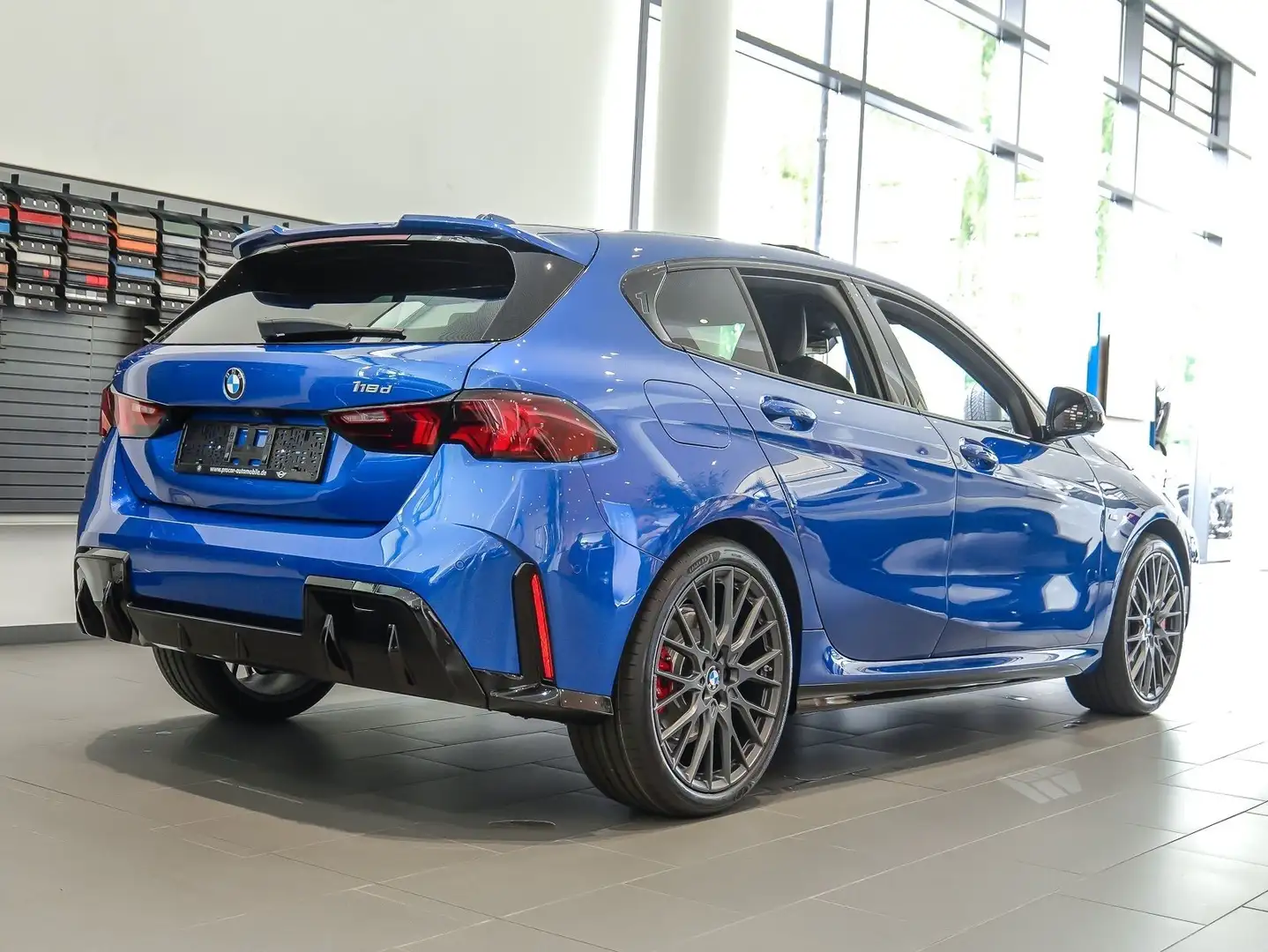 BMW 118 d M Sport Pro * Panorama Glasdach * Harman Kardon Blau - 2