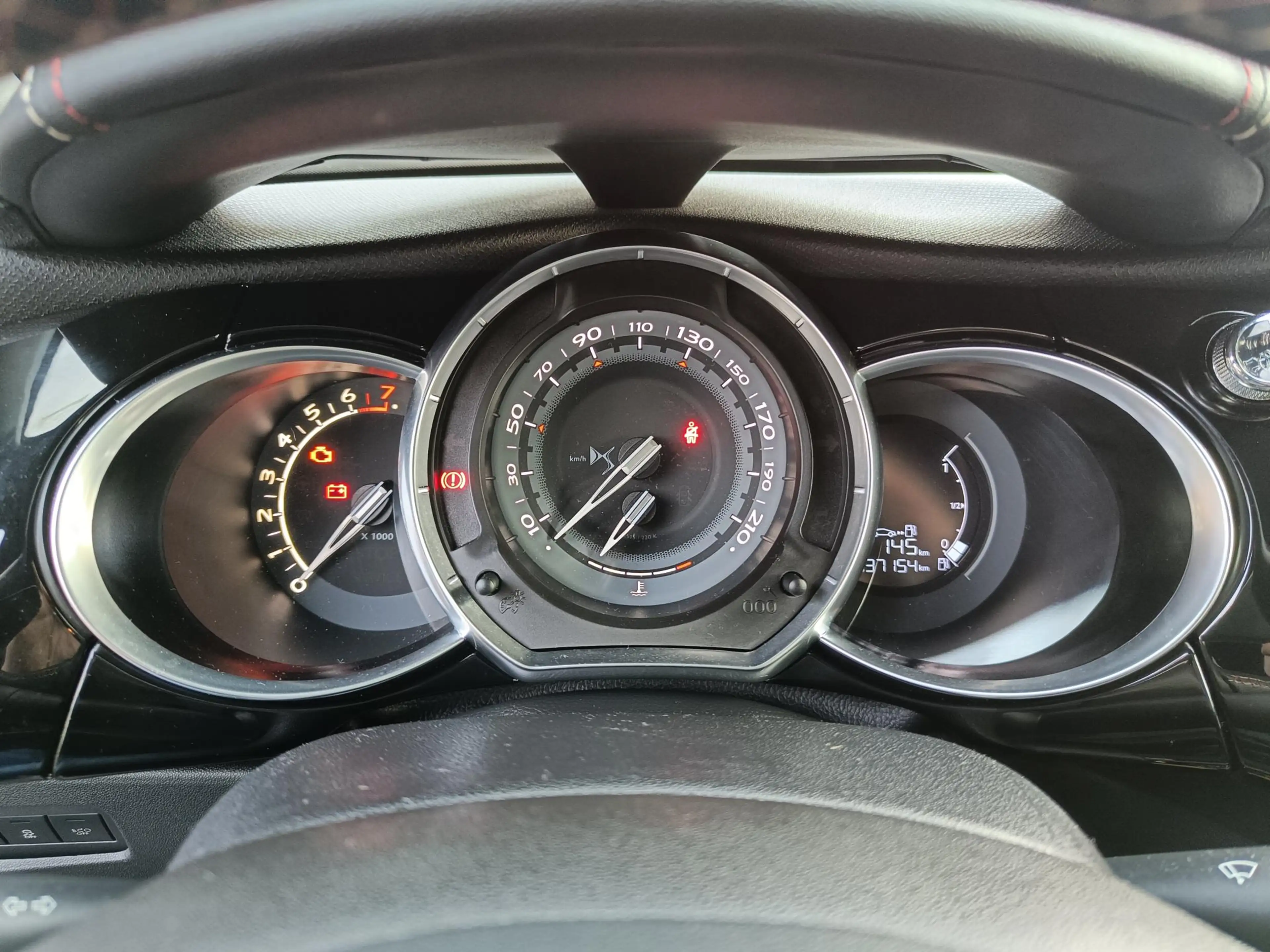 DS Automobiles DS 3 1.2 PureTech 110 PK Performance Line Camera//lage — photo 9