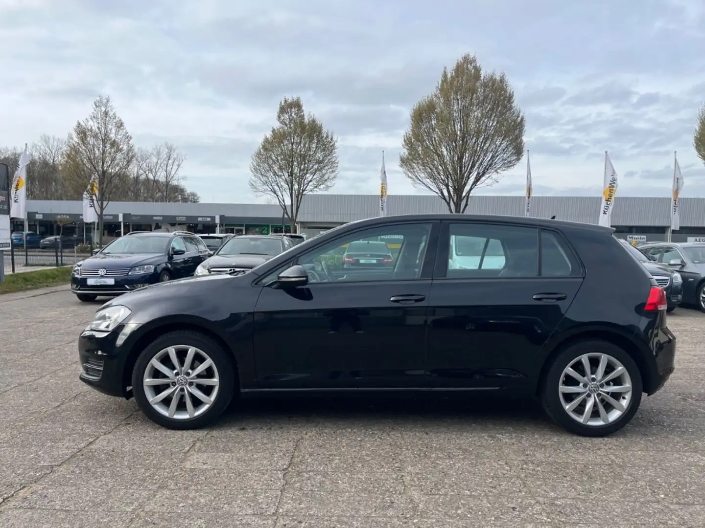 Volkswagen Golf VII TDI,TÜV Neu, Bluetooth,Navi,5-Türer Schwarz - 2