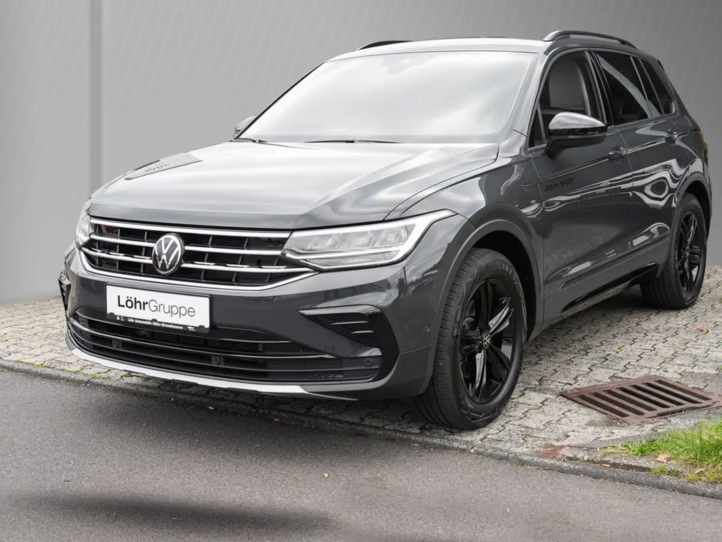 Volkswagen Tiguan 1,5 TSI Urban Sport,LED,AHK,Kamera,ALU 18" ACC,... Grau - 2