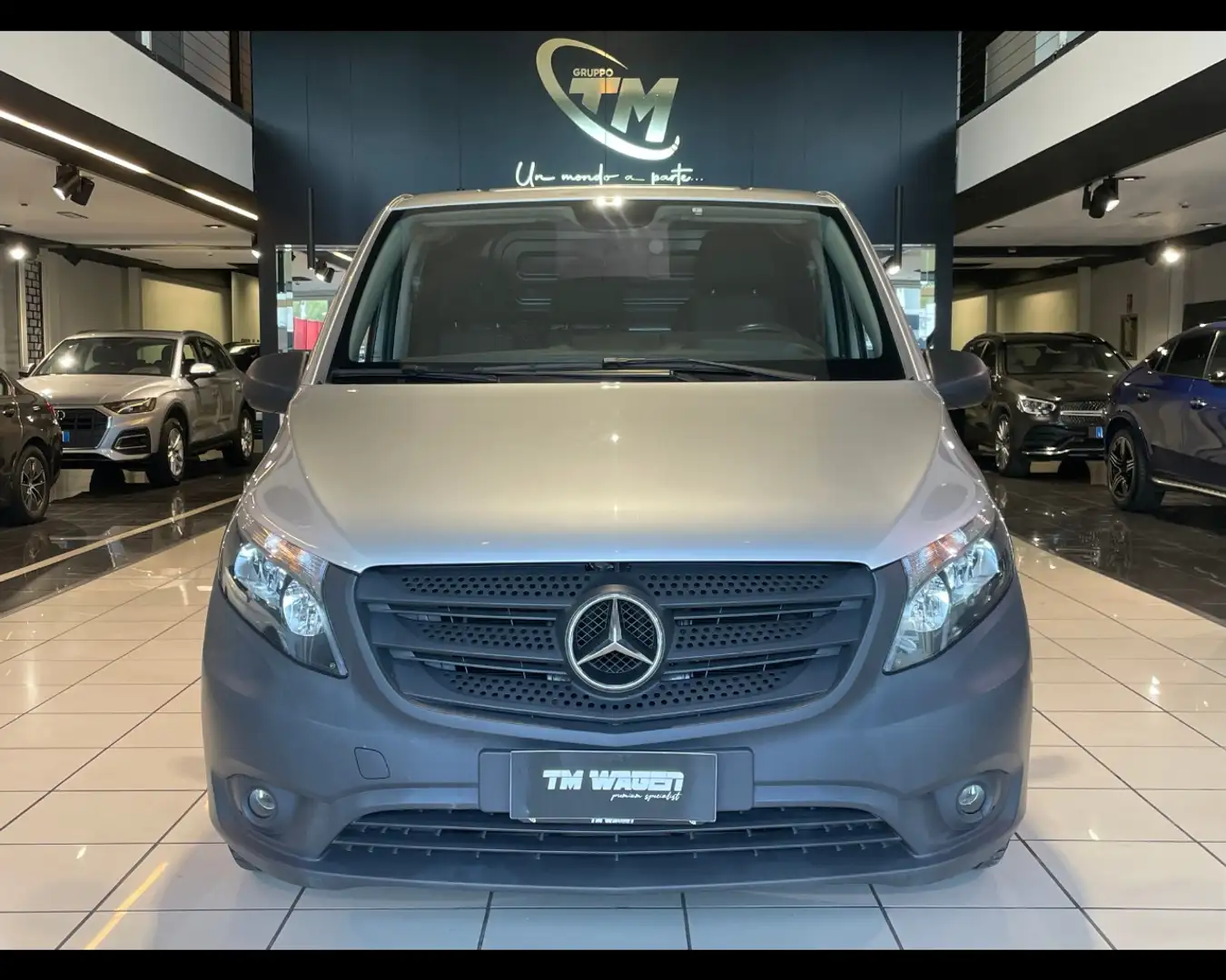 Mercedes-Benz (W447) Vito 2.2 114 CDI PC-SL Furgone Long 136CV 2 Argento - 2