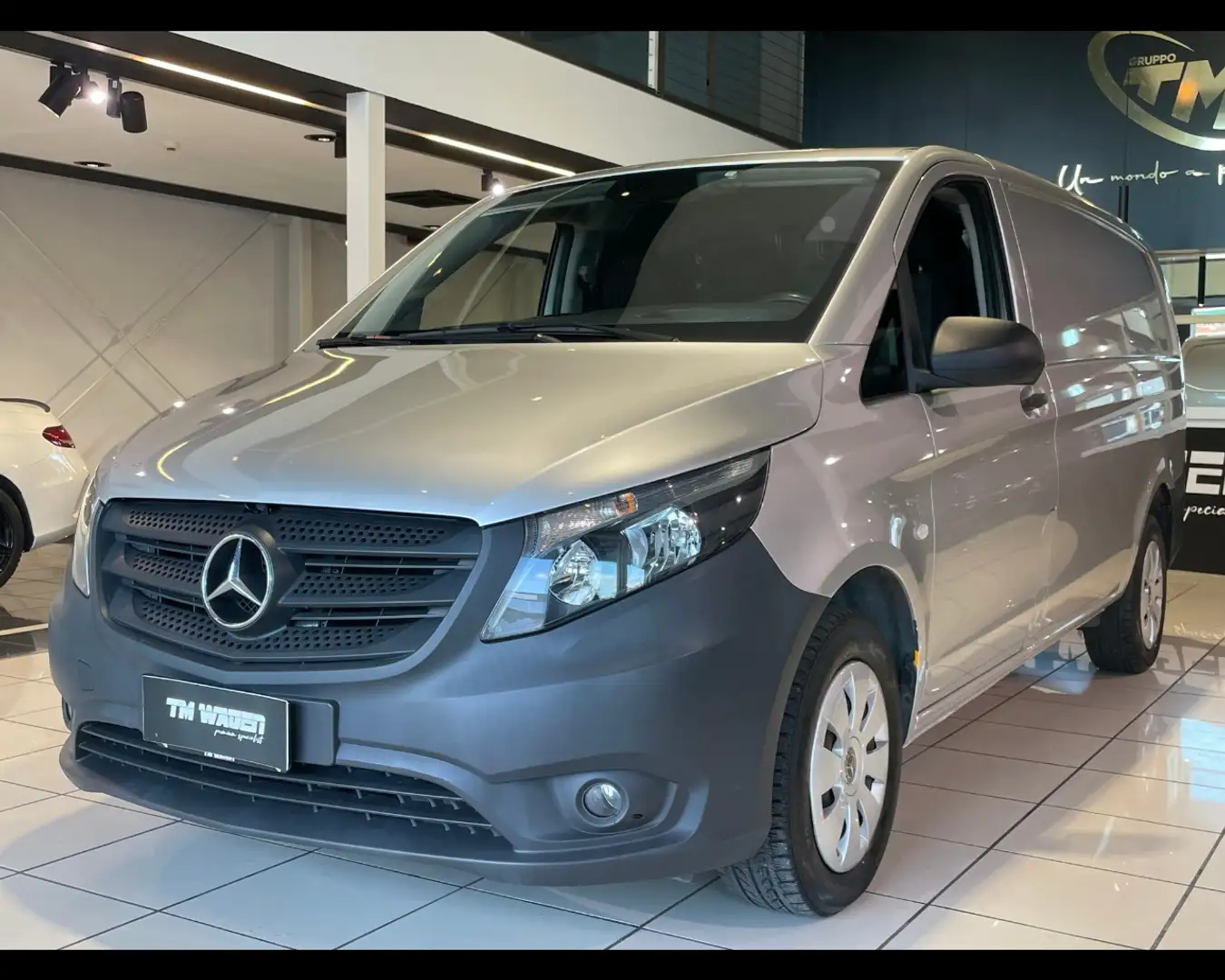 Mercedes-Benz (W447) Vito 2.2 114 CDI PC-SL Furgone Long 136CV 2 Argento - 1