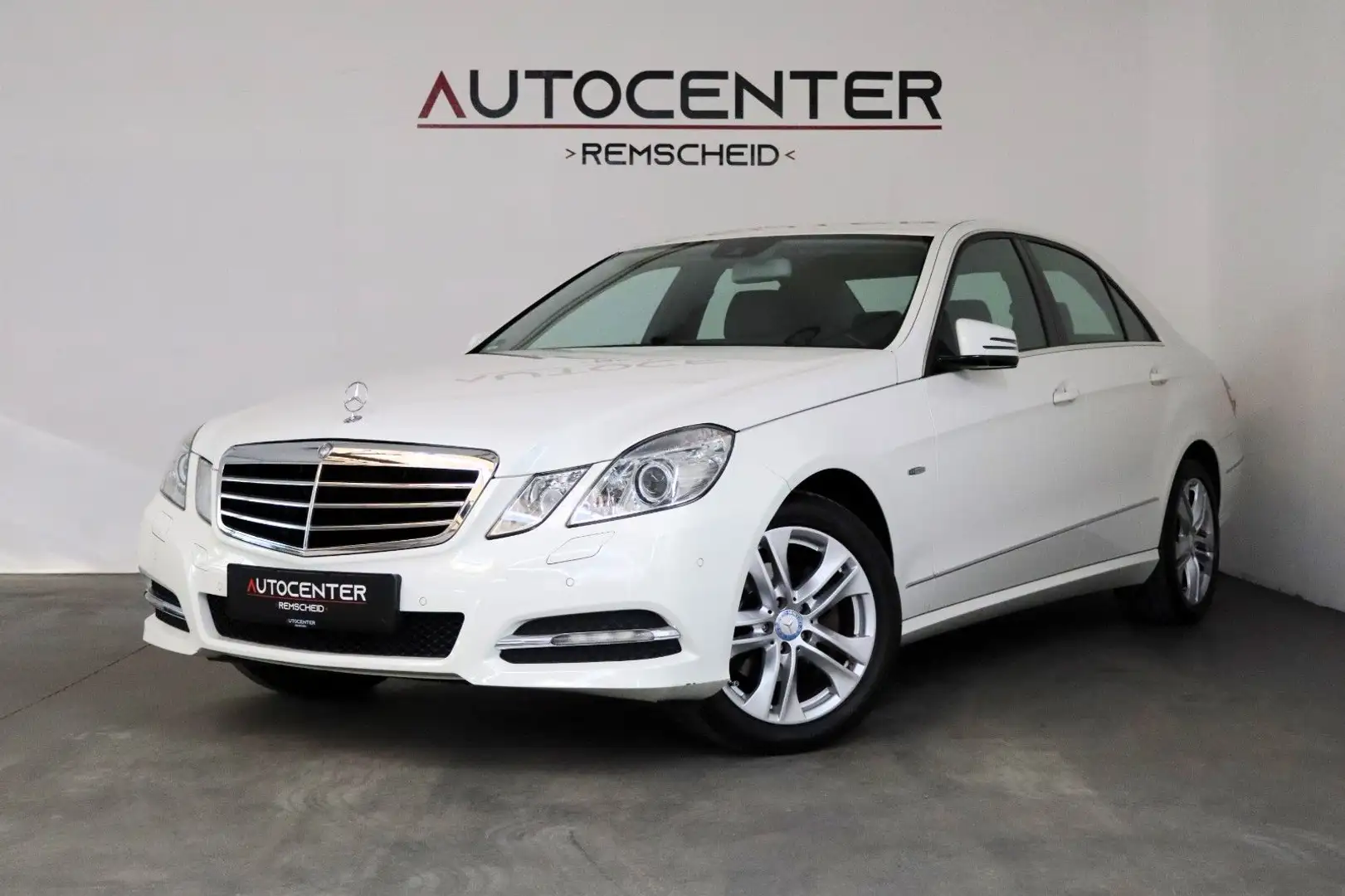 Mercedes-Benz E 200 CGI Limousine Avantgarde BlueEfficiency Weiß - 1