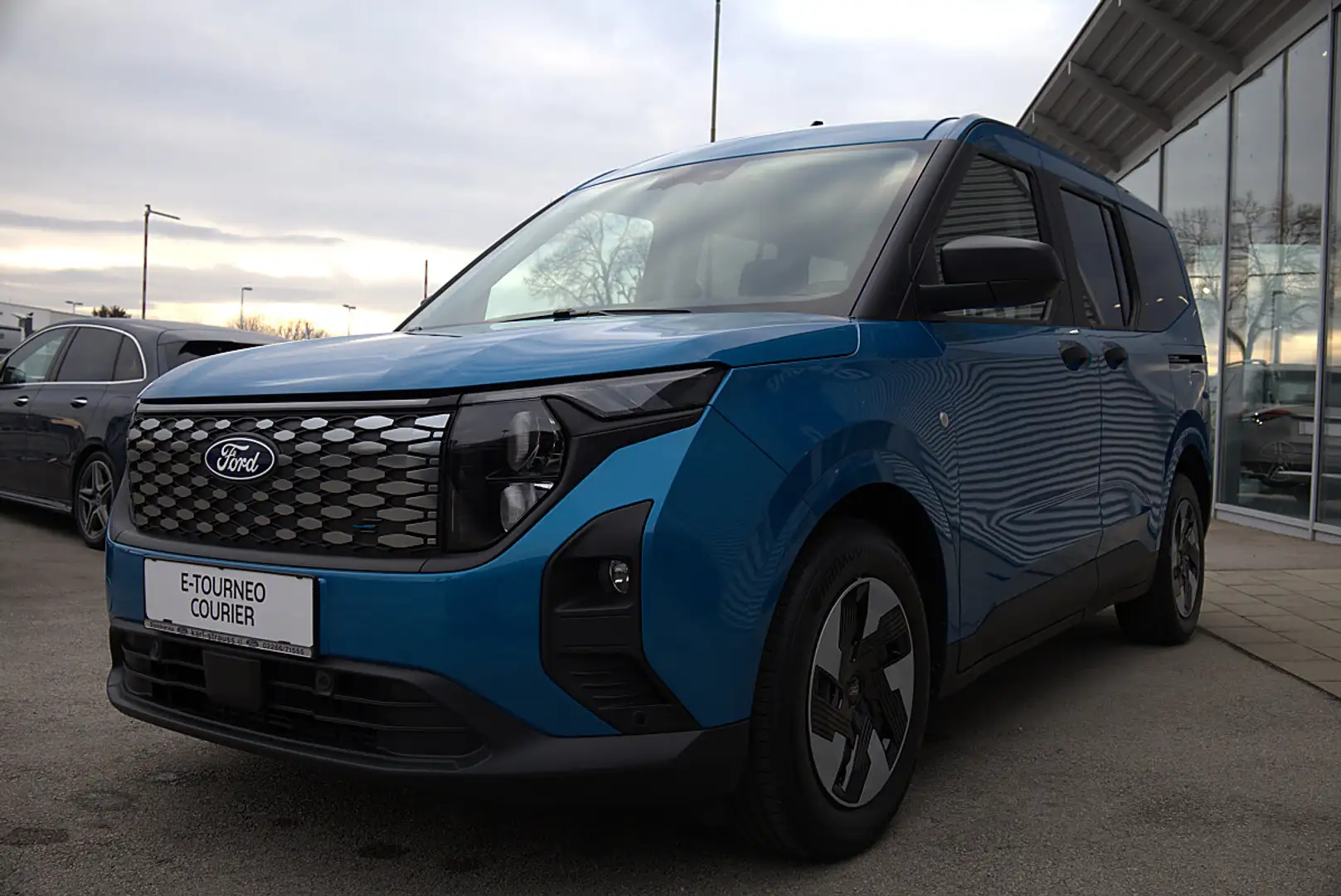 Ford Tourneo Courier E-Tourneo Courier Trend Blau - 2