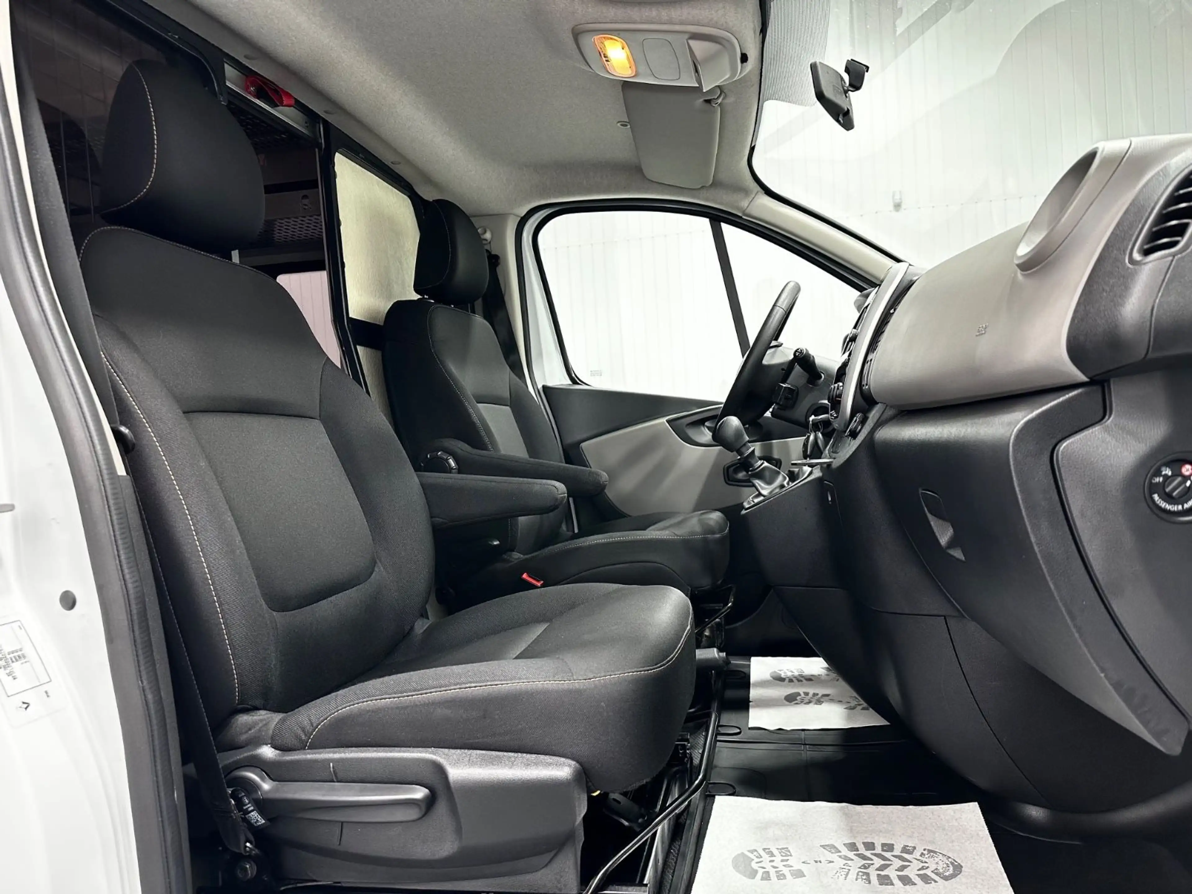 Renault Trafic L2H2 2,9t Komfort/2XST-HEIZUNG/KLIMA/NAVI — photo 13