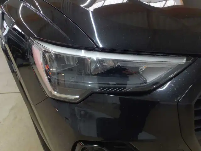 Audi Q3 view 18