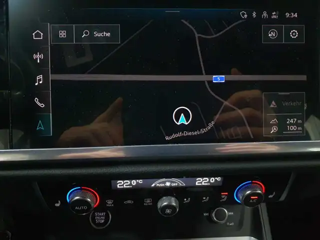 Audi Q3 view 12