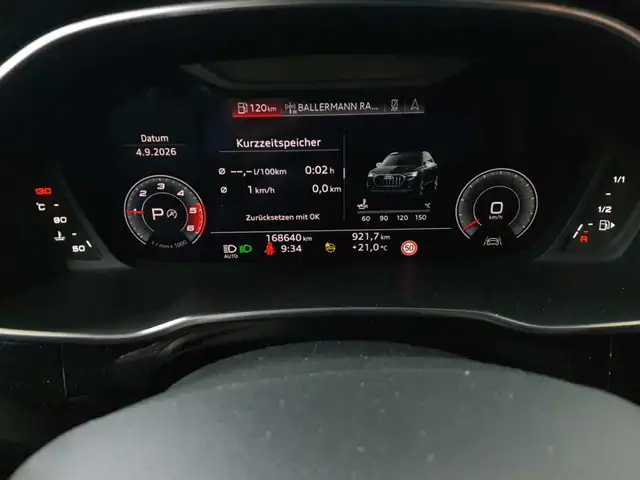 Audi Q3 view 11