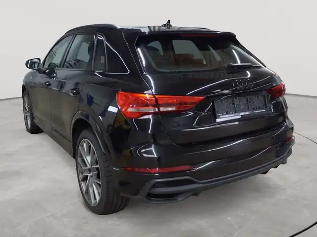 Audi Q3 view 5