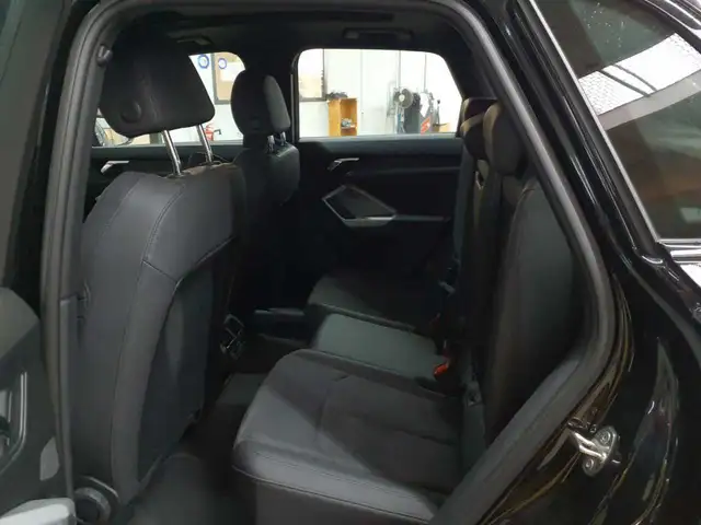 Audi Q3 view 13