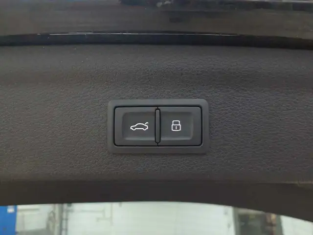 Audi Q3 view 16