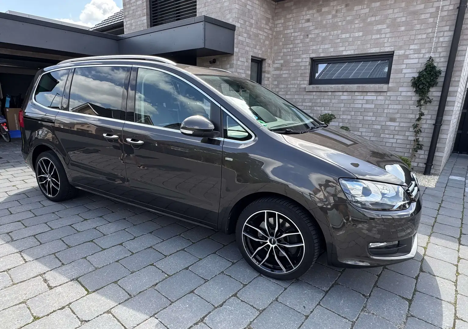 Volkswagen Sharan 2.0 TDI 7 SITZE STANDHEIZUNG SERVICE AHK PANORAMA Braun - 1