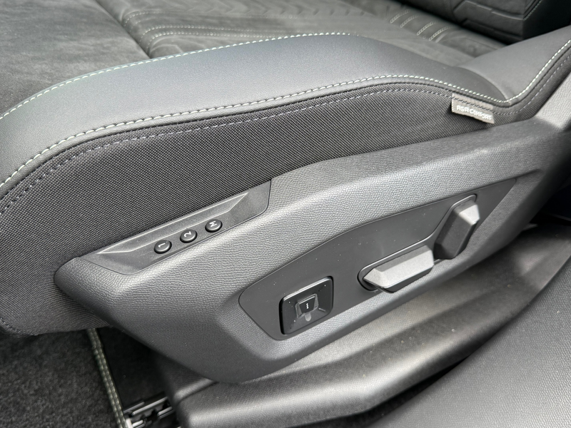 Peugeot 5008 1.6 Plug-in Hybrid 225 GT Exclusive 7P SCHUIFDAK A — photo 5