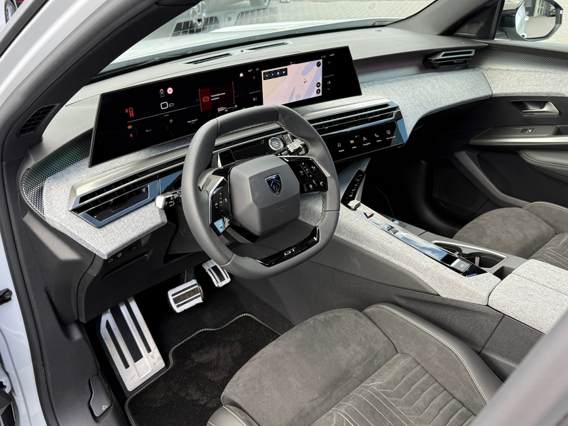 Peugeot 5008 1.6 Plug-in Hybrid 225 GT Exclusive 7P SCHUIFDAK A — photo 3