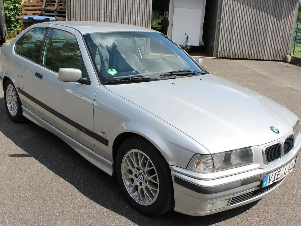 BMW 323ti compact Exclusiv Edition, foto 1
