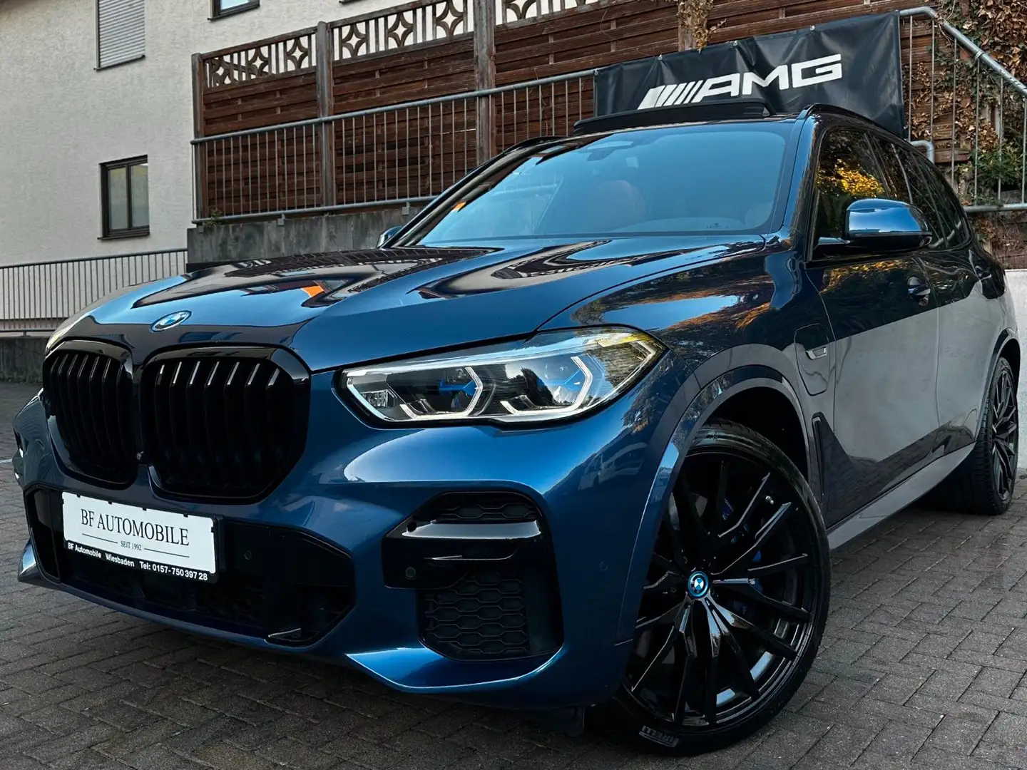 BMW X5 xDr45 e M Sport B&W*AHK*Pano*Sitzkl*Massage Bleu - 1