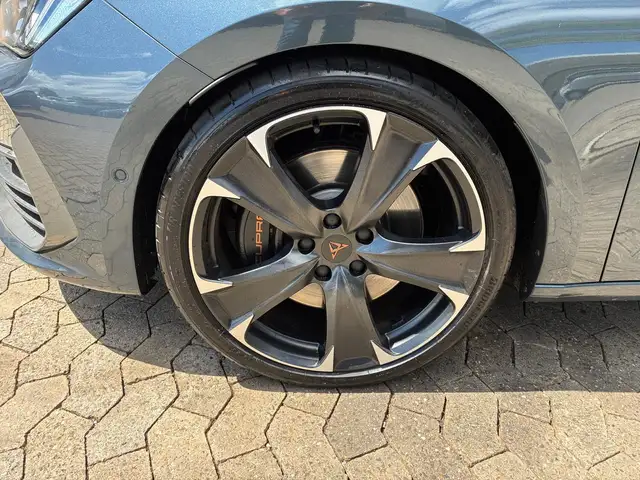 Cupra Leon view 4