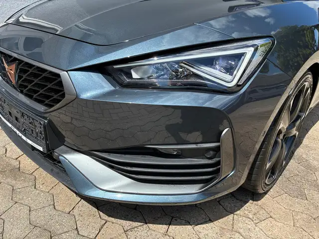 Cupra Leon view 3