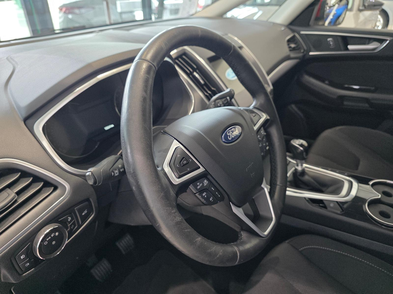 Ford S-Max 1.5 EcoBoost Titanium — photo 9