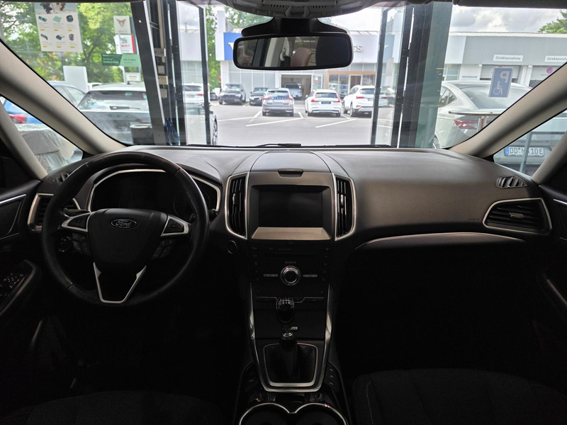 Ford S-Max 1.5 EcoBoost Titanium — photo 11