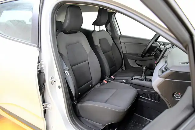Renault Clio view 4