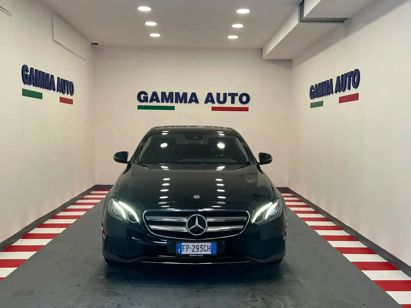 Mercedes-Benz E 200 D SPORT AUT. TAGLIANDI MB ULTIMO FATT 3.600,00 Černá - 1