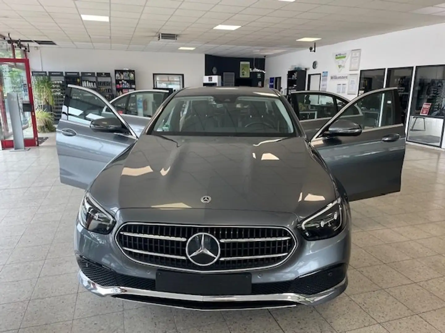 Mercedes-Benz E 220 E 220 d (213.004) Gris - 1