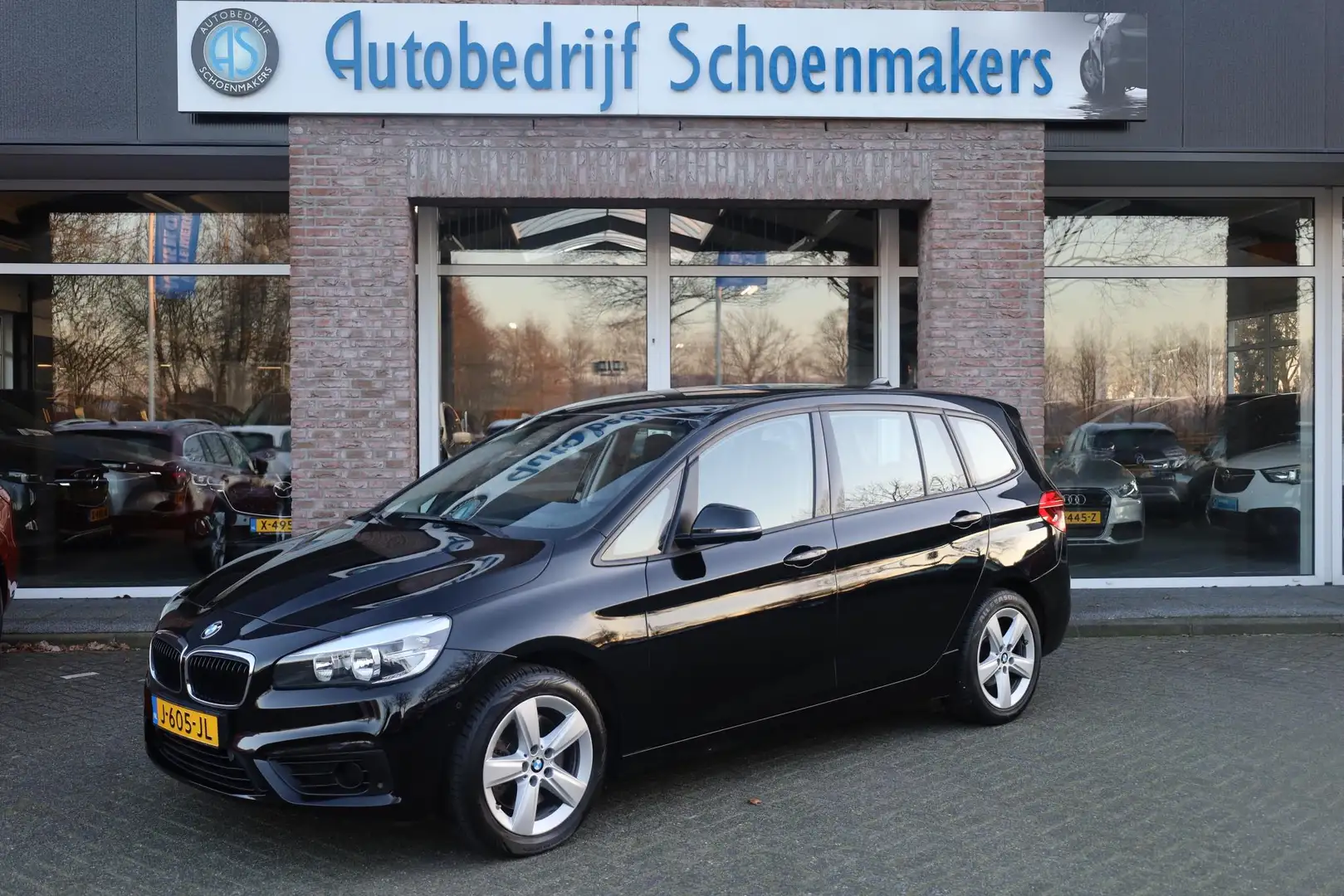 BMW 220 2-serie Gran Tourer 220i Executive 192PK!! NAVI ST Zwart - 1