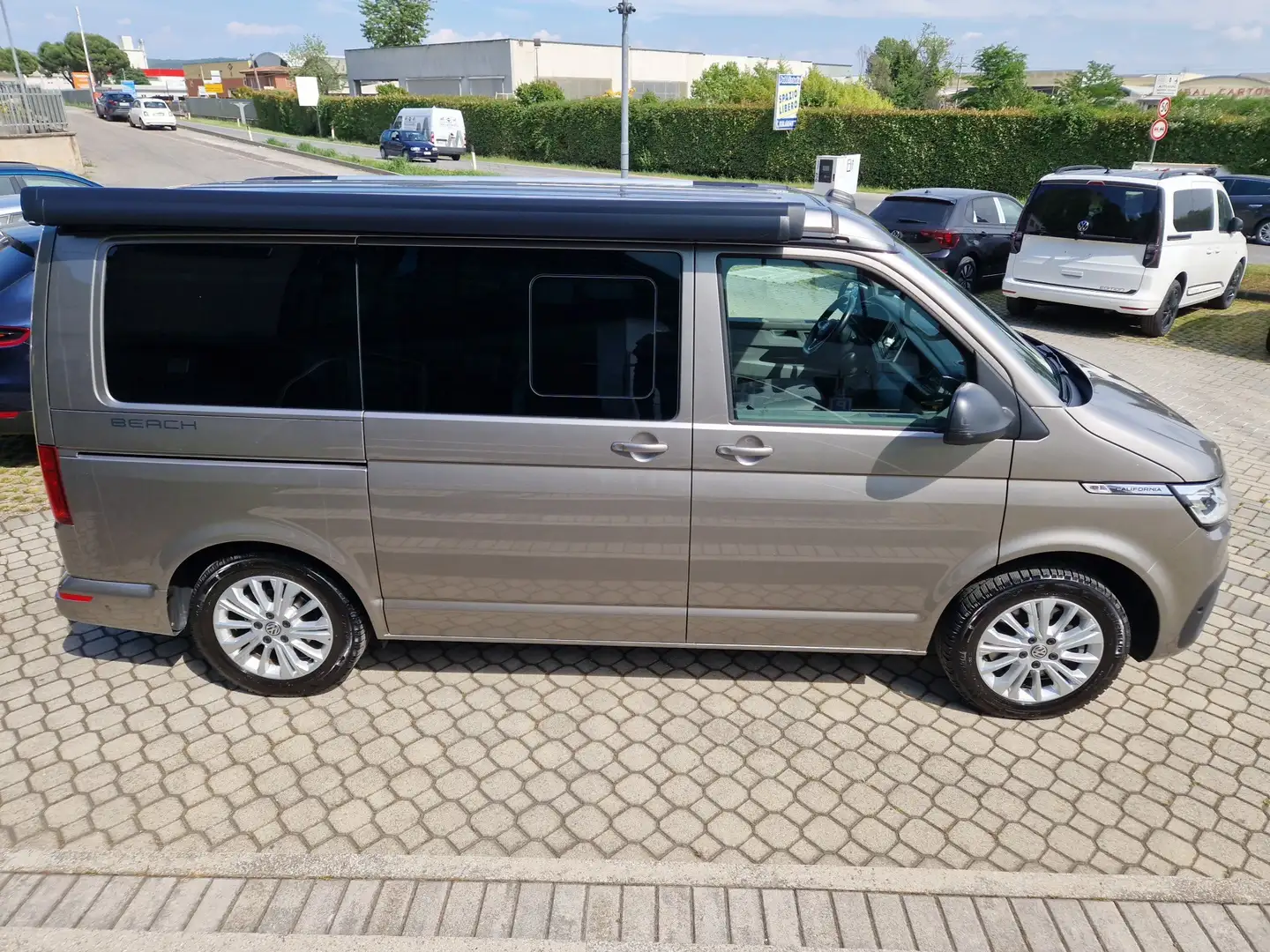 Volkswagen T6 California 2.0 TDI 150CV DSG Beach Tour Szürke - 2