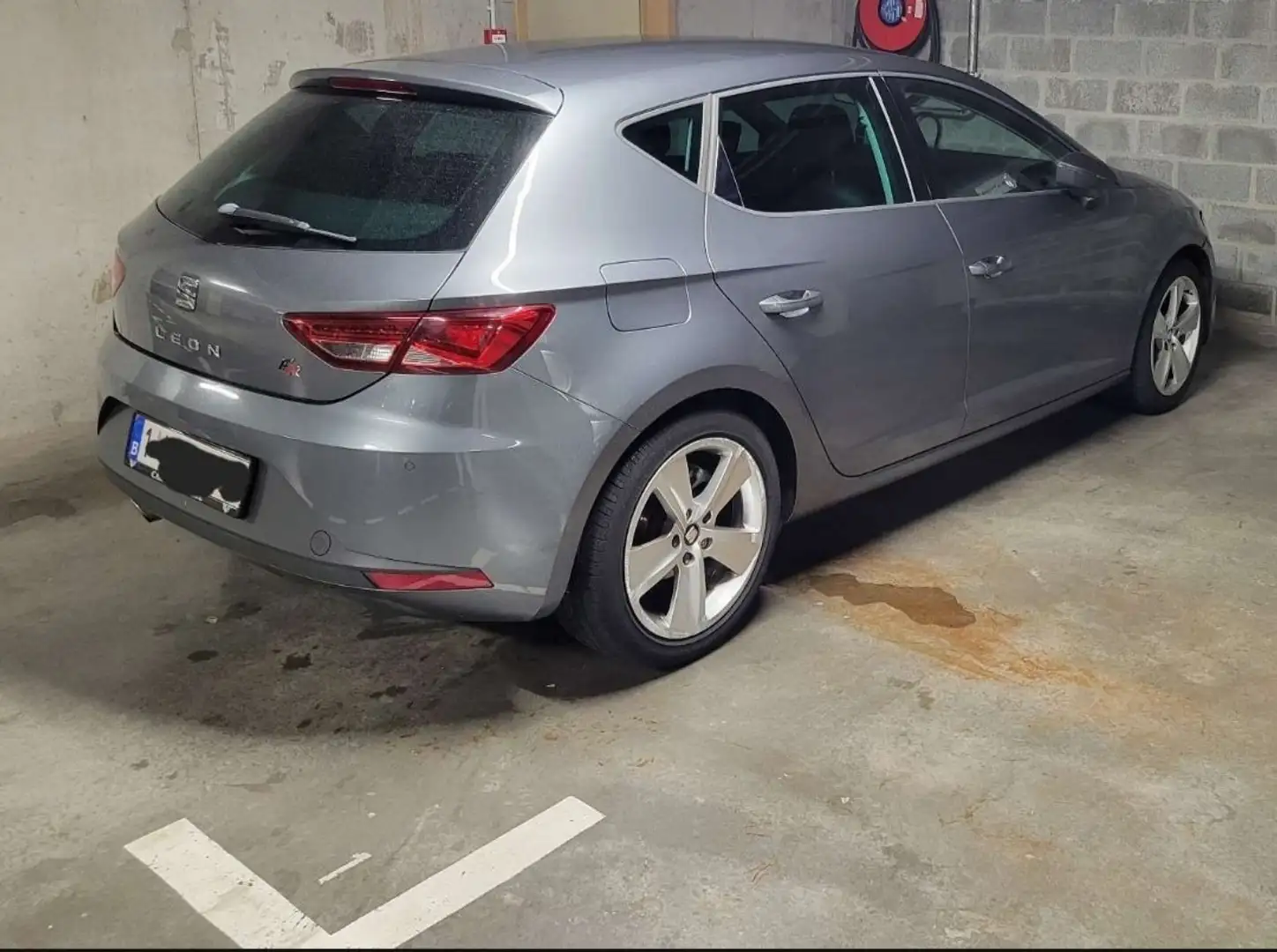 SEAT Leon Leon 1.4 TSI FR ACT DSG Grijs - 2