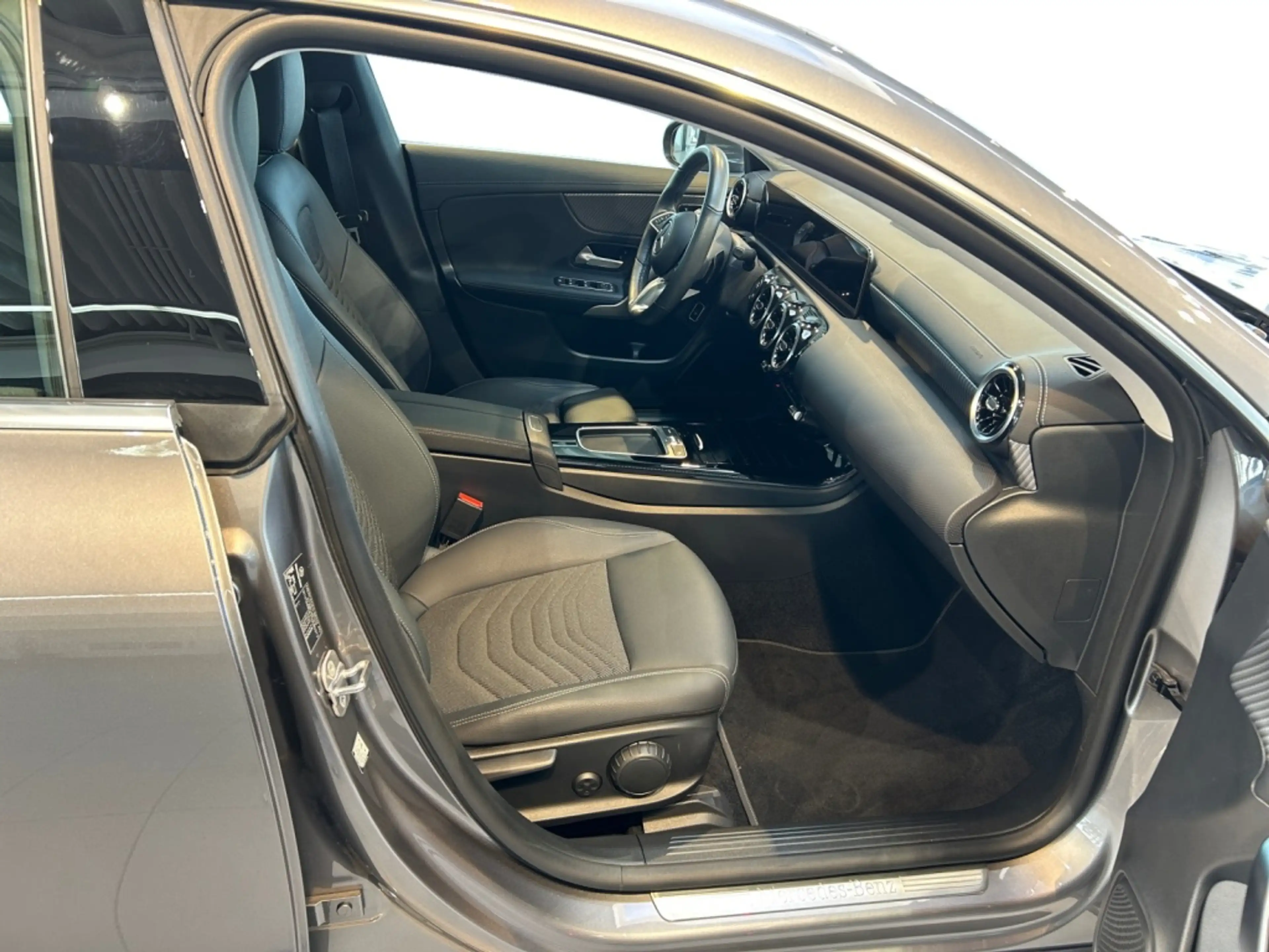 Mercedes-Benz CLA 180 Progressive MBUX+Progressive+AHK+Wide — photo 11