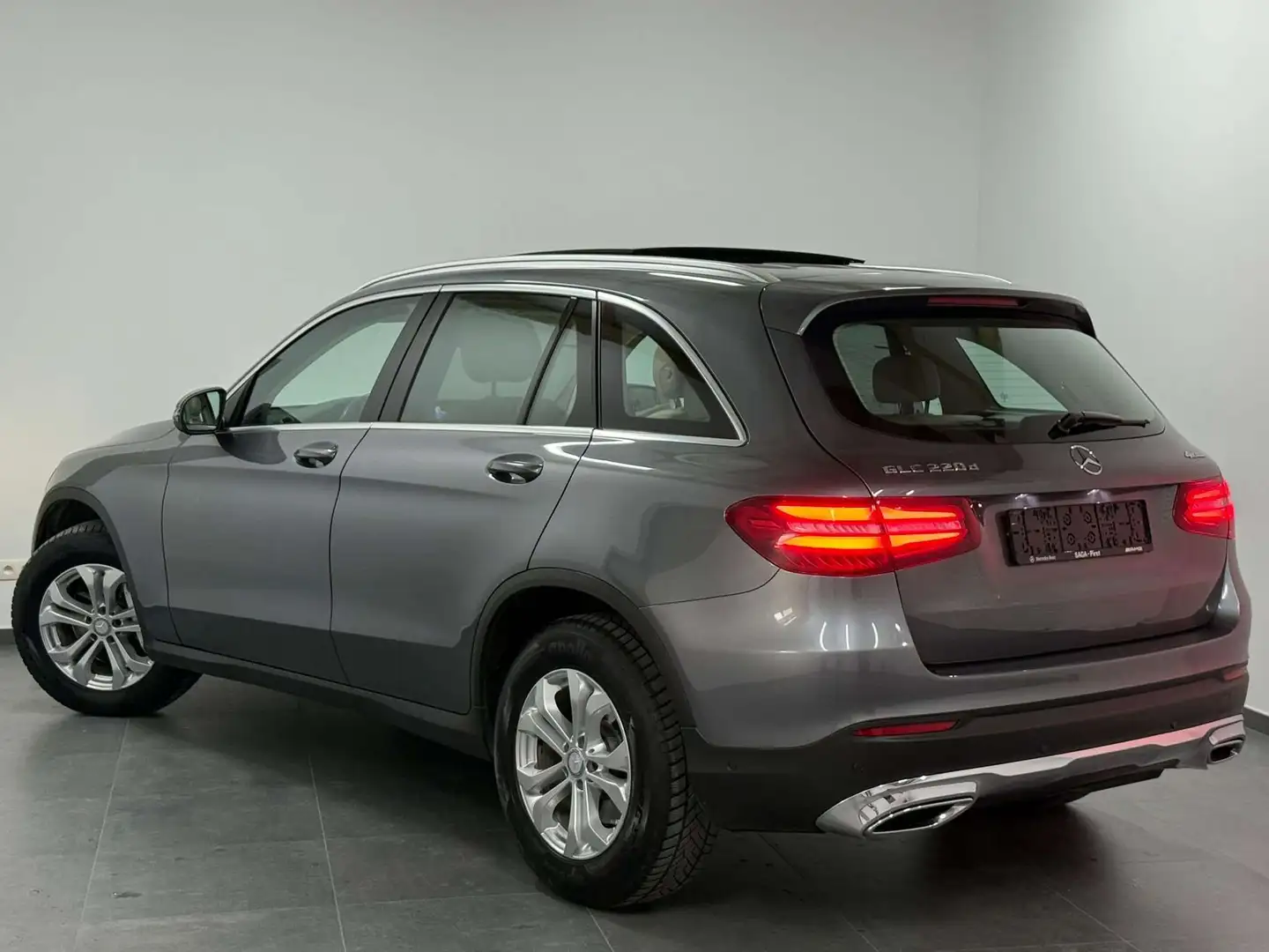 Mercedes-Benz GLC 220 d 4-Matic - EU6 - 1erMain - Navi - Toit Pano Gris - 2