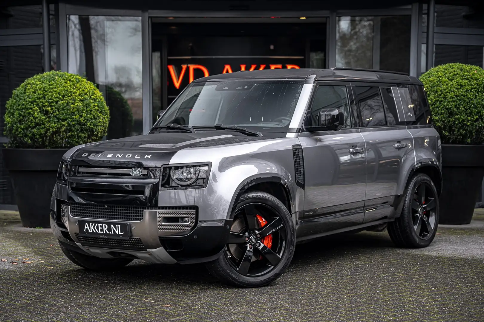 Land Rover Defender LANDROVER 110 P400 X 6 Cilinder | Stoelkoeling | H Grau - 1