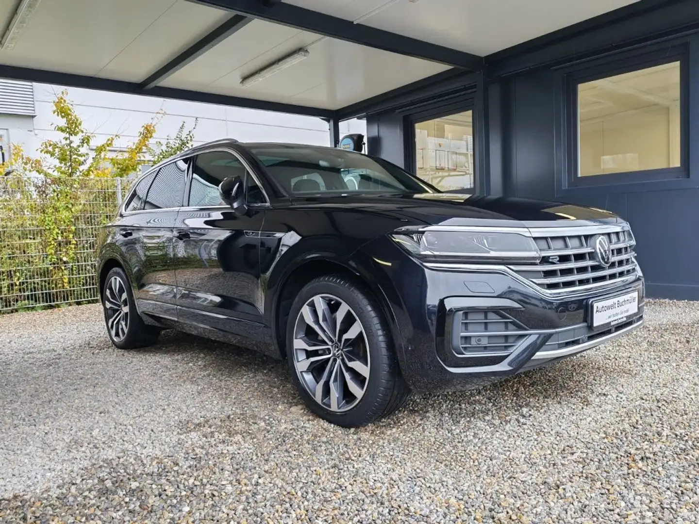 Volkswagen Touareg 3.0 TDI DSG R-LINE,AHK,ACC,ALLRADL,PANO Schwarz - 2